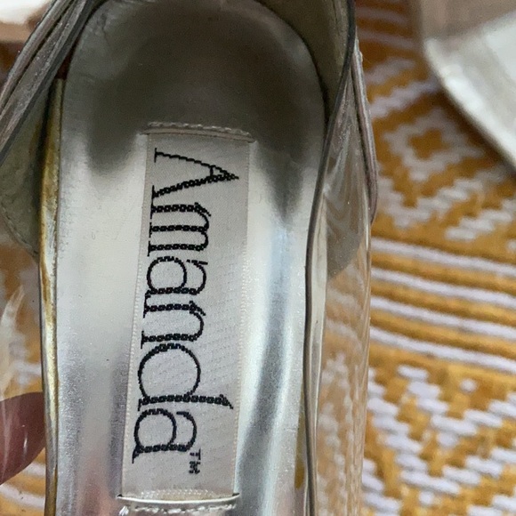 Clear translucent pumps like Cinderella - Picture 6 of 6